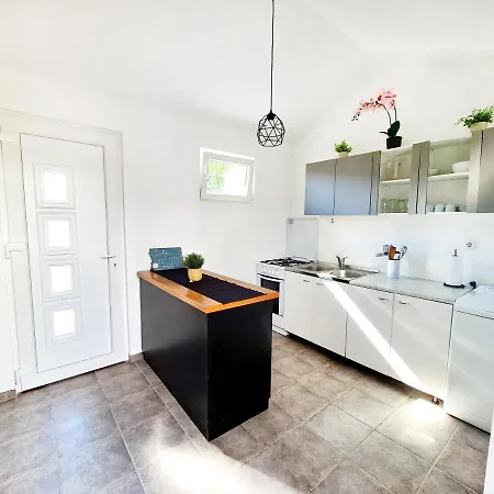 House Dora Apartmán *